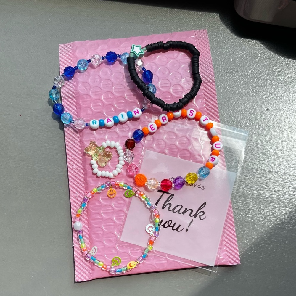 Taylor swift friend ship bracelets